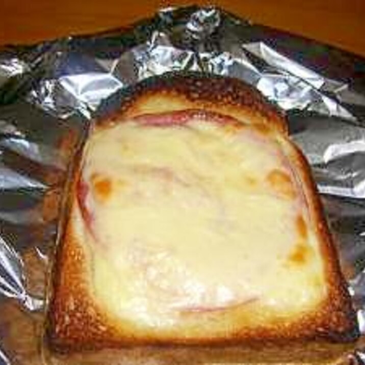 朝食に簡単♪ハムチーズトースト